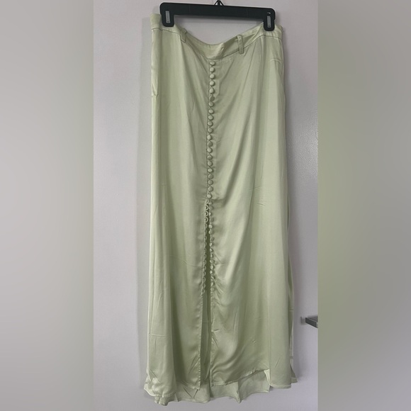 REVOLVE ~ Supreme Skirt
Birgitte Herskind - Picture 3 of 4